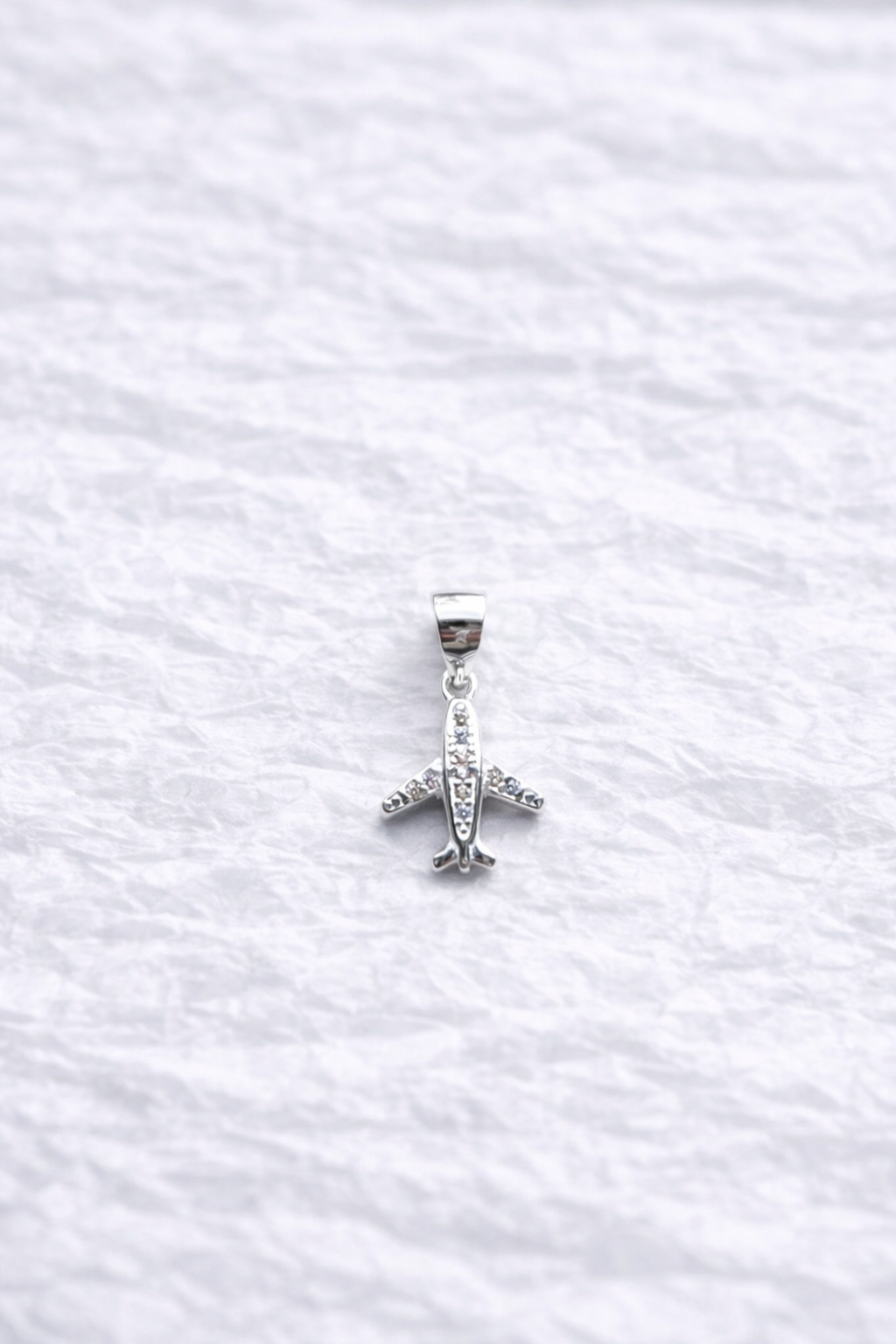 Dije Avión en Plata con Brillos