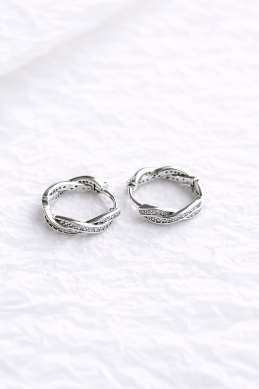 Candongas Trenzadas en Plata Ley 925 con Detalle Brillante