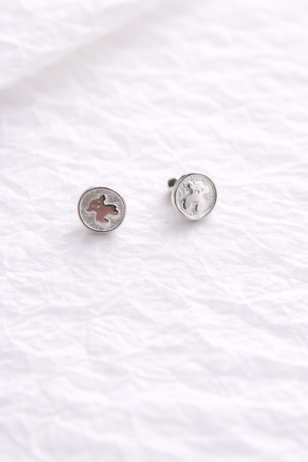 Topos Redondos en Plata 925 con Silueta Decorativa