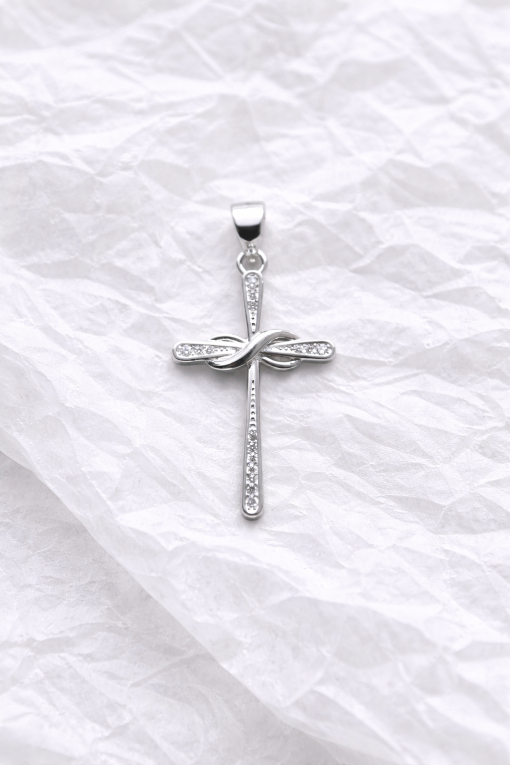 Cruz Infinito en Plata 925 con Brillo Sutil