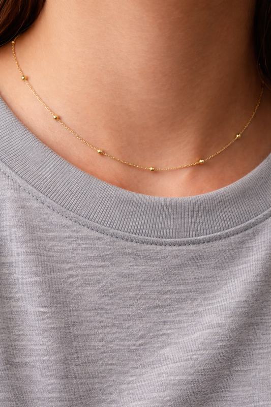 Cadena Satélite en Oro Laminado18K – Delicada con Caída Frontal