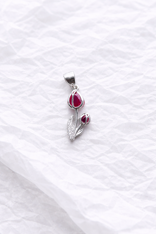 Dije Flor con Piedra Roja en Plata 925